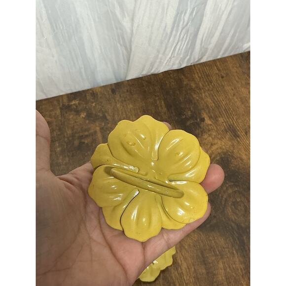 ITALIAN TOLE YELLOW FLOWER NAPKIN RINGS SET 6 ITALY HOLLYWOOD REGENCY Yellow - Picture 3 of 6